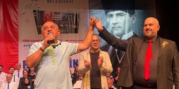 baskan-cercioglu-sevilen-sarkilari-aydinlilar-ile-bulusturdu.jpg