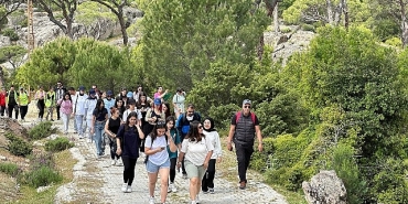 baskan-cercioglundan-aydinli-genclere-19-mayis-ataturku-anma-genclik-ve-spor-bayrami-hediyesi.jpg