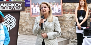 baskan-doc-dr-aysegul-ovalioglundan-genclere-yaninizdayim.jpg