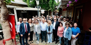 baskan-mutlu-kosovali-ogrencilerle-bir-araya-geldi.jpg