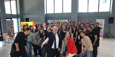 baskan-sadi-ozdemir-genclik-bayraminda-genclerle-bulustu.jpg