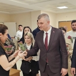 baskan-sezerden-hemsirelere-surpriz-kutlama.jpg