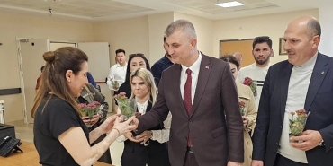 baskan-sezerden-hemsirelere-surpriz-kutlama.jpg