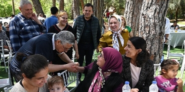 baskan-topaloglundan-belediye-personeline-yemek.jpg