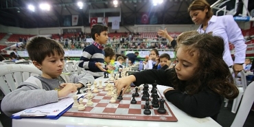 baskan-unsal-cocuk-baskana-verdigi-sozu-tuttu.jpg