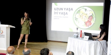 bayraklida-saglikli-ve-dengeli-beslenme-semineri.jpg