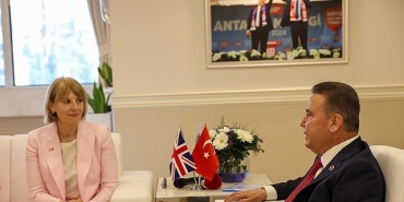 birlesik-krallik-turkiye-buyukelcisi-baskan-muhittin-boceki-ziyaret-etti.jpg