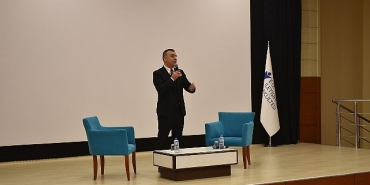 birol-guven-ve-can-ulkay-egeli-genc-iletisimcilerle-bulustu.jpg