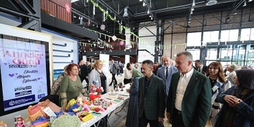 buyuksehirden-anneler-gunune-renkli-kutlama.jpg