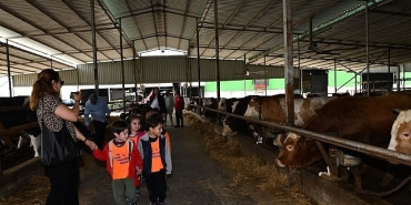 cigli-belediyesinden-cocuklara-doga-ve-hayvanlarla-ic-ice-unutulmaz-bir-gun.jpg