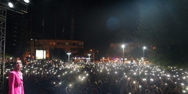 fener-alayi-ve-hande-unsal-konserine-yogun-ilgi.jpg