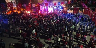 golcuk-halki-19-mayis-coskusunu-fener-alayi-ile-kutladi.jpg