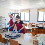 guzelbahce-belediyesi-taziye-evlerine-yemek-hizmetine-basladi.jpg