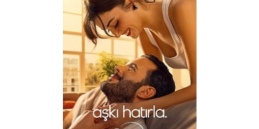 hande-ercel-ve-baris-arducun-basrollerinde-yer-aldigi-disneyin-aski-hatirla-dizisinin-yayin-tarihi-dizinin-yeni-posteriyle-duyuruldu.jpg