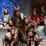 izmir-dob-2024-25-midasin-kulaklari-gorkemli-bir-promiyerle-dondu-sahnelendi.jpg