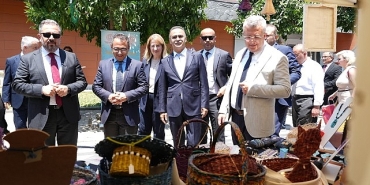 izmirde-hayat-boyu-ogrenme-haftasi-coskuyla-kutlaniyor.jpg
