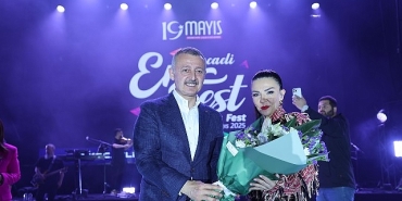 izmit-meydan-gordu-ilk-19-mayista-rekor-kirildi.jpg
