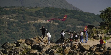 kahveci-daginda-festival-havasinda-ucurtma-senligi.jpg