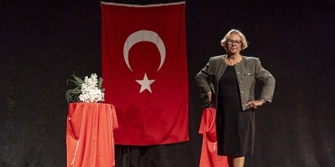 karsiyakanin-cinarlarindan-renkli-defile.jpg