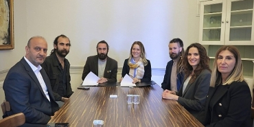 konakta-imzalar-sanat-icin-atildi.jpg