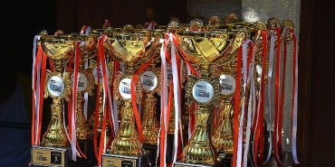 kusadasinda-gencler-6-kez-gelecege-kostu.jpg