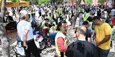 motosiklet-tutkunlari-kemerde-bulustu.jpg