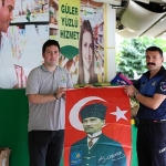 narlidere-belediyesi-basin-merkezi-narlidere-belediyesinden-esnafa-bayrak-dagitimi-narlidere-belediyesi-19-mayisin-106nci-yil-donumu-kutlamalari-kapsaminda-ilce-esnafi.jpg