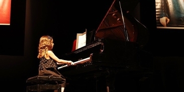 niluferde-yil-sonu-konserleri-keman-ve-piyano-ile-basladi.jpg