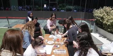ozel-egitim-ogrencileri-istinye-universitesinin-senliginde-bulustu.jpg
