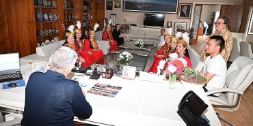 raykhon-dans-grubundan-baskan-topalogluna-ziyaret.jpg