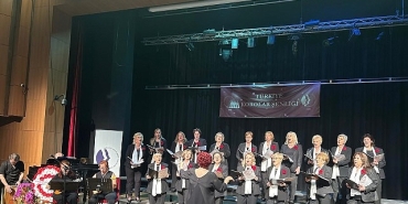 sevda-cenap-and-muzik-vakfi-korolari-27-turkiye-korolar-senliginde.jpg
