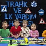 trafik-kurallarini-eglenerek-ogrendiler.jpg