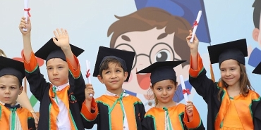 ahlatlibelde-cankayali-cocuklarin-mezuniyet-sevinci.jpg