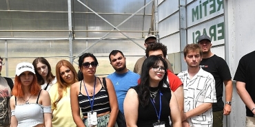 avrupali-ogrenciler-osmangazide-fide-dikti.jpg