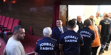 baskan-demir-belediye-personeli-ile-bayramlasti.jpg