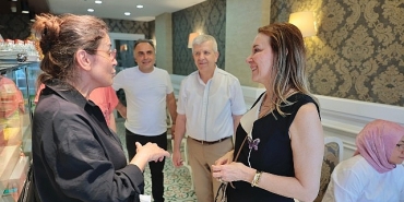 baskan-mutlu-esnafla-bayramlasti.jpg