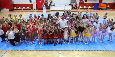bayraklili-kursiyerlerden-yil-sonu-gosterisi.jpg