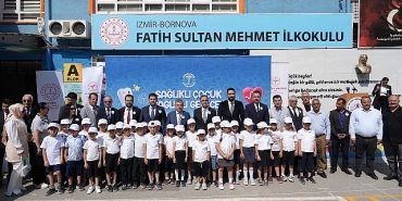 bornovada-saglikli-cocuk-saglikli-gelecek-programi-yogun-katilimla-gerceklestirildi.jpg