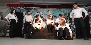 burhaniyede-tiyatro-ruzgari-esti.jpg