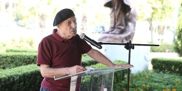dunya-sairi-nazim-hikmet-karsiyakada-siirleriyle-anildi.jpg