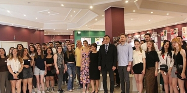 egeli-grafik-tasarim-ogrencilerinden-yil-sonu-sergisi.jpg
