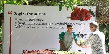 inegol-belediyesi-mezarliklarda-9-bin-adet-cicek-dagitti.jpg
