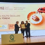 izmir-buyuksehir-mukemmelligi-arayis-sempozyumundan-odulle-ayrildi.jpg