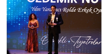 izmir-sehir-tiyatrolarina-anlamli-odul.jpg