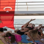 izmirde-gunesi-yoga-ile-ugurladilar.jpg