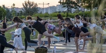 karsiyakada-gun-batiminda-yoga-bulusmasi.jpg