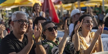 karsiyakada-soz-kadin-yazarlarda.jpg