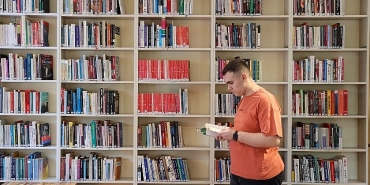 kitap-kurdu-asil-okuma-sevgisiyle-ornek-oluyor.jpg