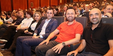 ko-mek-kursiyerlerine-sahnede-tam-not.jpg