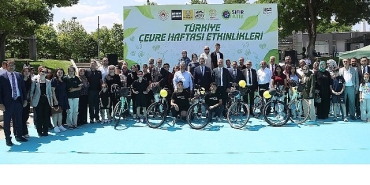 konya-buyuksehirin-cevre-yarismalarinda-dereceye-giren-ogrencilere-odulleri-verildi.jpg